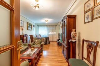 Pis  Avenida de la hispanidad. Descubre este amplio y luminoso piso en venta, ubicado en la av.