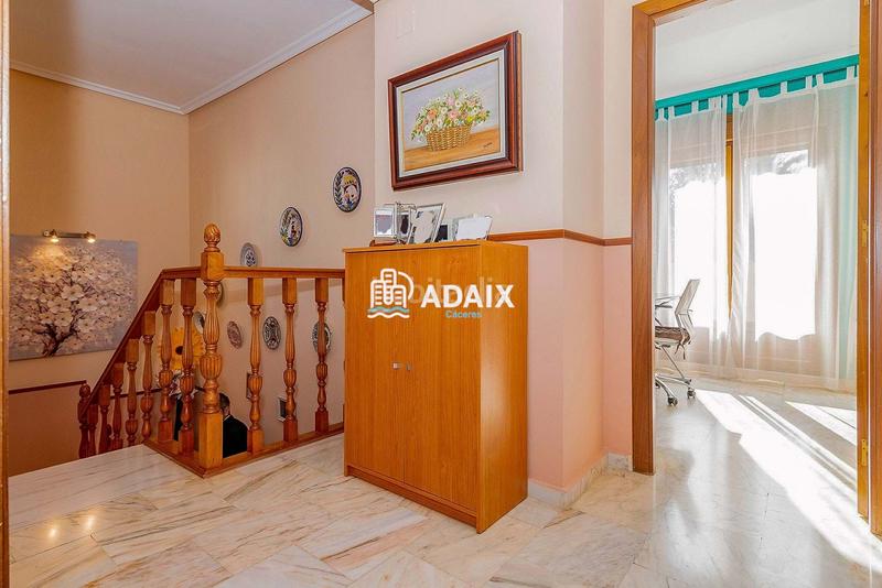 Foto 0141d652-f81c-4c71-874d-7fc9be4b06be. Chalet  exclusivo en venta en los castellanos, comodidad, elegancia y calidad de vida a pocos minutos del centro te presenta en Cáceres