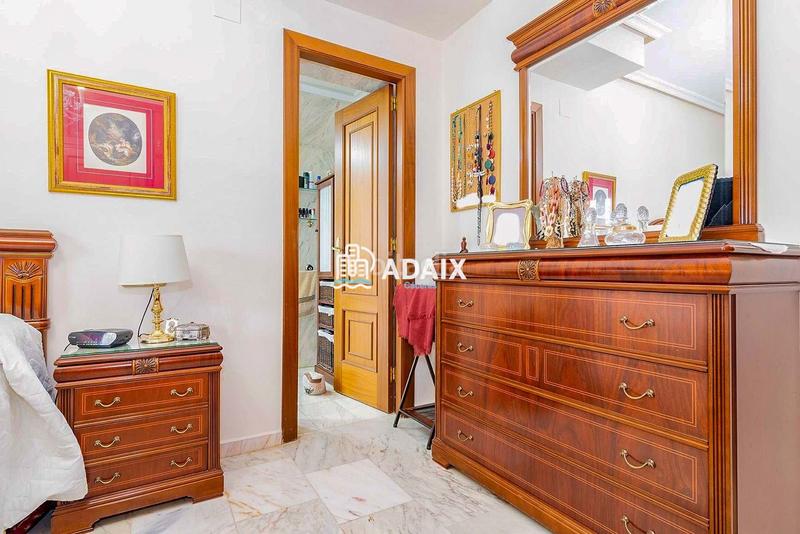 Foto 03112b32-514d-4420-9a74-98fc584654e9. Chalet  exclusivo en venta en los castellanos, comodidad, elegancia y calidad de vida a pocos minutos del centro te presenta en Cáceres