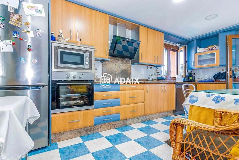 Foto 1131c0c3-40cf-4889-9f77-e59b7210603b. Chalet  exclusivo en venta en los castellanos, comodidad, elegancia y calidad de vida a pocos minutos del centro te presenta en Cáceres