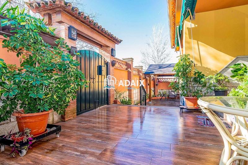 Foto 12d28bf4-5f1d-48af-8dba-7879956317ce. Chalet  exclusivo en venta en los castellanos, comodidad, elegancia y calidad de vida a pocos minutos del centro te presenta en Cáceres