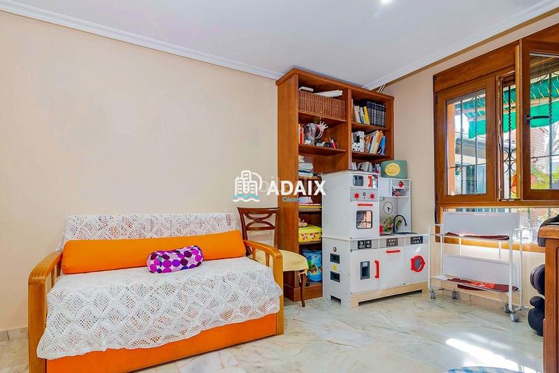 Foto 39b3ab23-342e-4abc-91ad-6bde85a2a687. Chalet  exclusivo en venta en los castellanos, comodidad, elegancia y calidad de vida a pocos minutos del centro te presenta en Cáceres