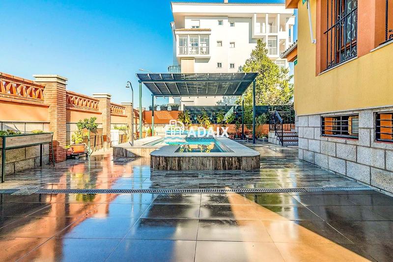 Foto 5da2a3fe-d6cc-4eb7-8fd3-d1322ce4f876. Chalet  exclusivo en venta en los castellanos, comodidad, elegancia y calidad de vida a pocos minutos del centro te presenta en Cáceres