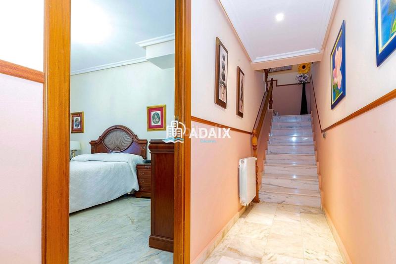 Foto a83b0174-d4c0-435c-a783-eab68e1de2c7. Chalet  exclusivo en venta en los castellanos, comodidad, elegancia y calidad de vida a pocos minutos del centro te presenta en Cáceres