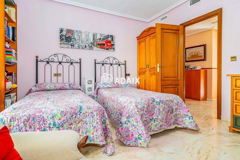 Foto ad379f69-7851-4f62-bd4a-65595efbccb1. Chalet  exclusivo en venta en los castellanos, comodidad, elegancia y calidad de vida a pocos minutos del centro te presenta en Cáceres