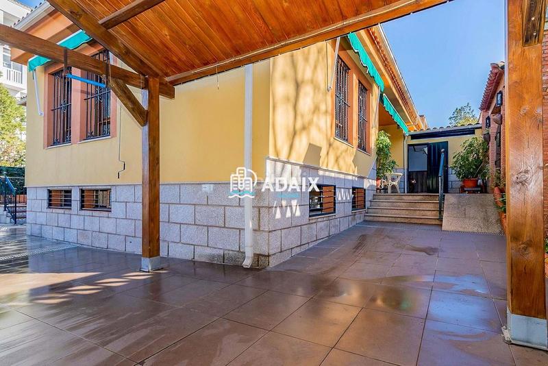 Foto d01a840b-8459-403e-af0b-58e8a32a66ae. Chalet  exclusivo en venta en los castellanos, comodidad, elegancia y calidad de vida a pocos minutos del centro te presenta en Cáceres