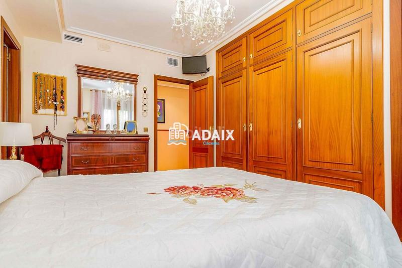 Foto e1dbc41e-c579-42e2-becd-b0377bfbaad2. Chalet  exclusivo en venta en los castellanos, comodidad, elegancia y calidad de vida a pocos minutos del centro te presenta en Cáceres