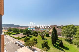 Pis  Avenida de maltravieso n. - portal     planta        letra b. La vivienda  tiene una superficie construida de 120m2 y cuenta c