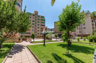 Pis  Calle islas canarias. Piso de 120 m en cáceres con terraza, piscina, garaje, 3 dormito