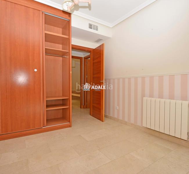 Foto 3f1c85d0-26f6-4285-83ea-e4084bb89400. Alquiler piso alquiler exclusivo ! moderno piso de 3 dormitorios con garaje, aire acondicionado y patio en c dionisio acedo vive con e en Cáceres