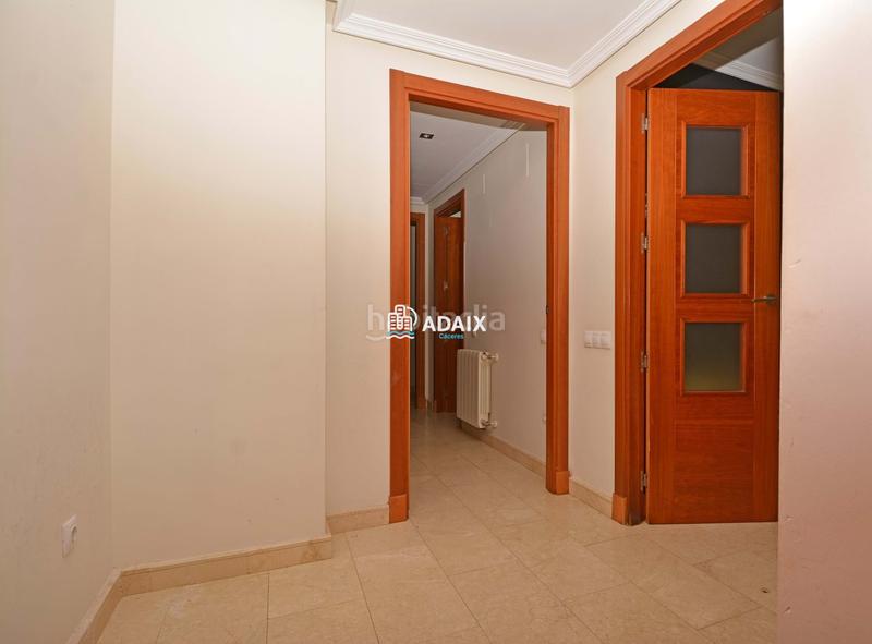 Foto 44415475-bb1c-4095-b47c-39d307ad4323. Alquiler piso alquiler exclusivo ! moderno piso de 3 dormitorios con garaje, aire acondicionado y patio en c dionisio acedo vive con e en Cáceres