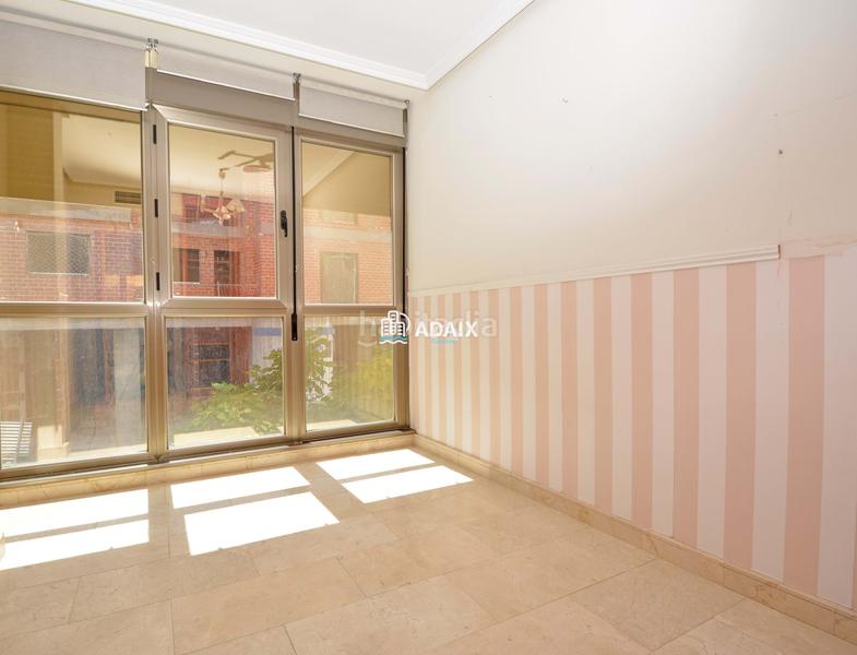 Foto af60c753-ace0-406a-bbc4-884d4d4dcfa0. Alquiler piso alquiler exclusivo ! moderno piso de 3 dormitorios con garaje, aire acondicionado y patio en c dionisio acedo vive con e en Cáceres