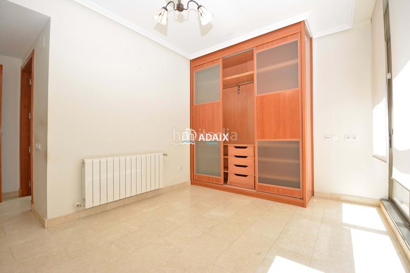Foto ef73582e-a257-496d-a6e4-cbfeb226e3e7. Alquiler piso alquiler exclusivo ! moderno piso de 3 dormitorios con garaje, aire acondicionado y patio en c dionisio acedo vive con e en Cáceres