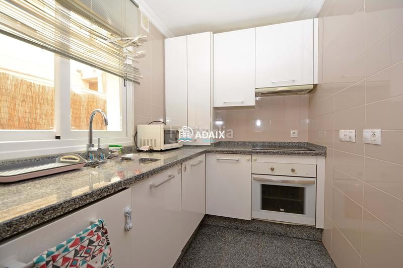 Foto f90c086a-706c-4384-87eb-0f2429458696. Alquiler piso alquiler exclusivo ! moderno piso de 3 dormitorios con garaje, aire acondicionado y patio en c dionisio acedo vive con e en Cáceres