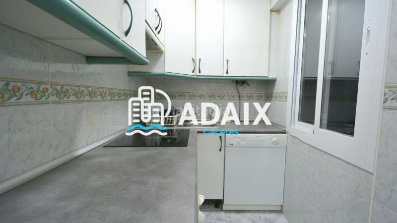 Foto cf4c9381-bd0e-4221-a07e-2421029fbee2. Alquiler piso  en alquiler , estupendo piso en alquiler en colon, zona cercana al centro de la ciudad, zona renovada, muy cerca de en Cáceres