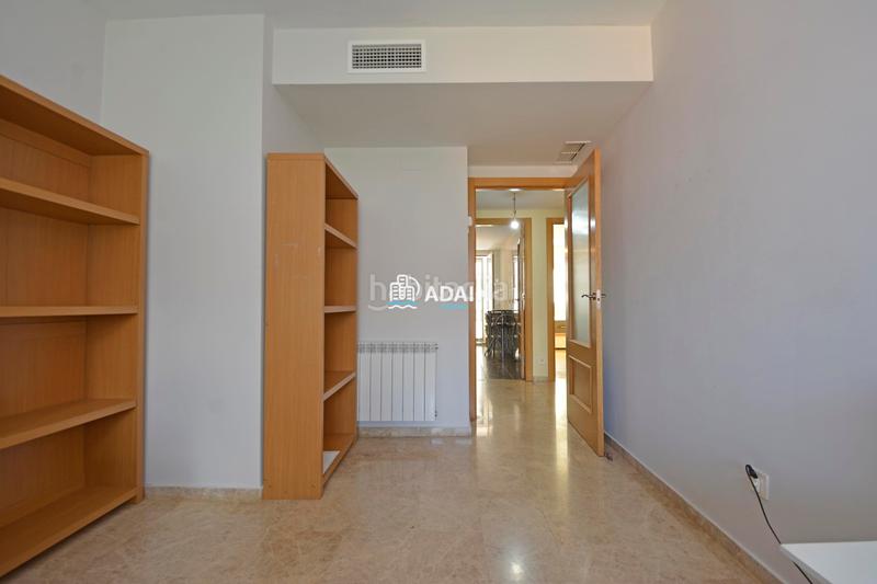 Foto a4630fff-6f9d-4160-b34d-695e709ab4bc. Pis amb calefacció aparcament piscina a Centro Cáceres