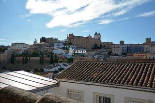 Casa adossada  Calle del sol n.. Casa en venta en cáceres. descubre esta encantadora casa en vent