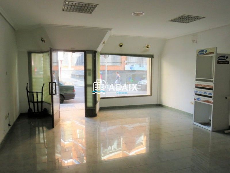 Foto 0544239c-c366-4de0-acc7-a32ae59ad118. Local comercial a Centro Cáceres