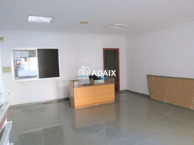 Foto 54aef355-4446-4f4b-b4e7-f9e84c2640a3. Local comercial a Centro Cáceres