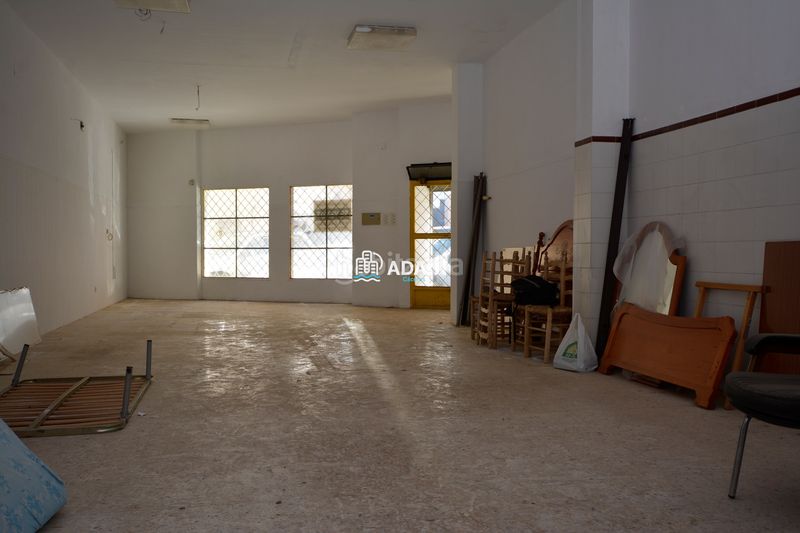 Foto d71c06ca-b586-4ce3-b198-2798f9bc939e. Local comercial a Centro Cáceres