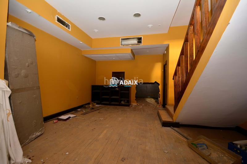 Foto c424ec5b-7a8f-4023-b5ff-3a2e2a3f33e3. Rent business premise in Centro Cáceres