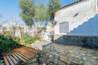 Casa adossada  Calle villuercas. Chalet en venta en cáceres capital  vive en el corazón de la ciu