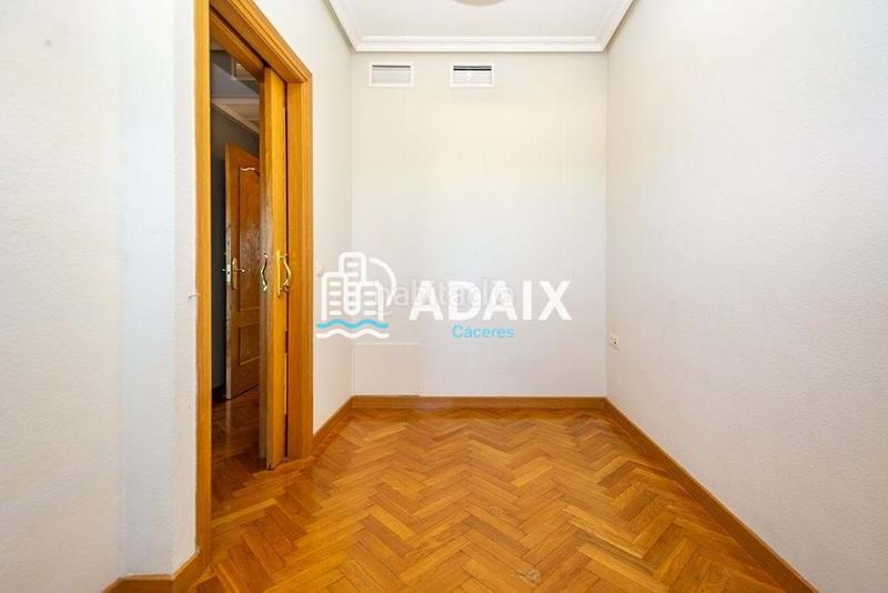 Foto 14a0e896-1d87-47d5-a925-65c4a34e701e. Appartamento con riscaldamento parcheggio piscina in Cáceres