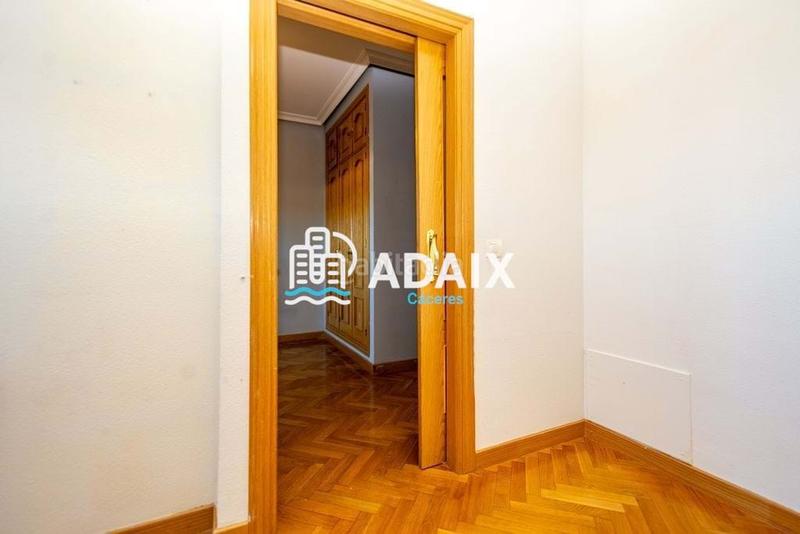 Foto 7bc72ff2-2e5c-498e-a0bb-67fbd2a4e98b. Appartamento con riscaldamento parcheggio piscina in Cáceres