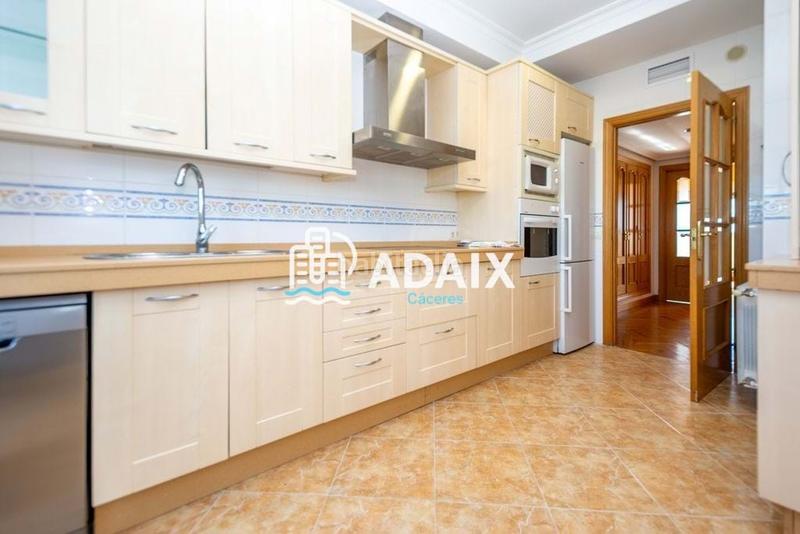 Foto 7cdc4581-c956-4adc-9083-ace92bc6816f. Appartamento con riscaldamento parcheggio piscina in Cáceres