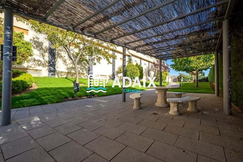 Foto 82165f1c-b23d-4f23-b44d-af3f4b3c9a1a. Appartamento con riscaldamento parcheggio piscina in Cáceres