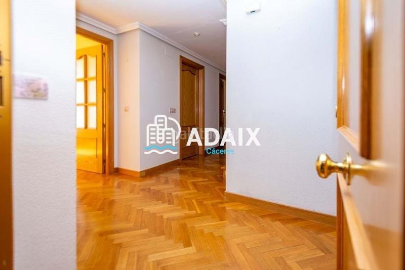 Foto 854527e3-2cf1-43df-9455-ec55f63b02b4. Appartamento con riscaldamento parcheggio piscina in Cáceres