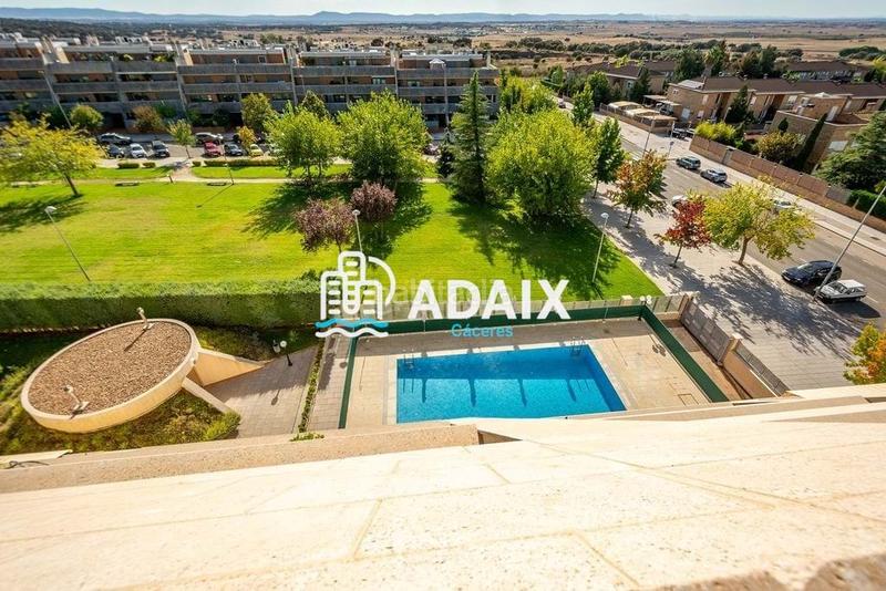 Foto 8d677626-7a6f-4325-bc4a-4c61e778b07e. Appartamento con riscaldamento parcheggio piscina in Cáceres