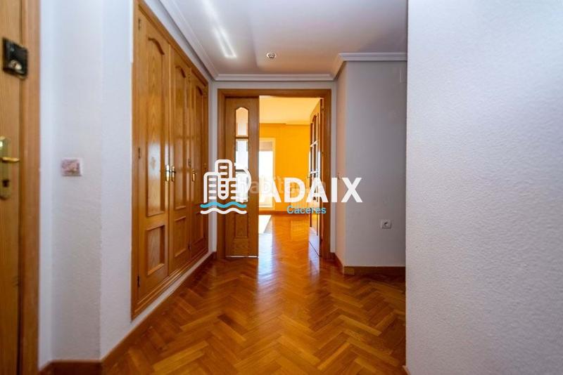 Foto b263ec15-a95d-4c91-adcf-d940b7c06078. Appartamento con riscaldamento parcheggio piscina in Cáceres