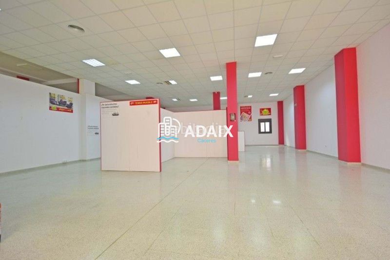 Foto 44e46f8b-7f8d-4bfb-a18d-209a7ead2ee0. Local comercial a Centro Cáceres