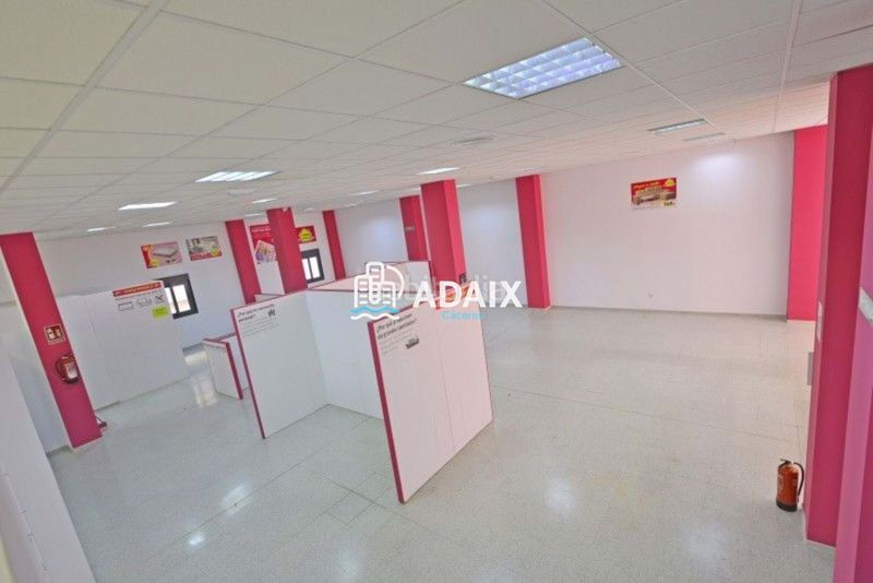 Foto b6718197-0185-4d8a-bba0-261a15d4f899. Local comercial a Centro Cáceres