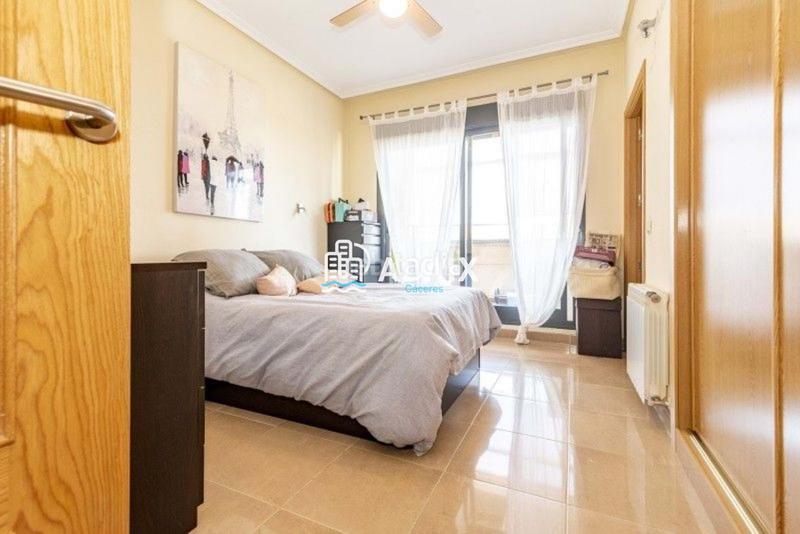 Foto ae56f8d2-5bfa-4367-b612-5456b1c40b38. Casa con riscaldamento parcheggio in nuevo Cáceres Cáceres