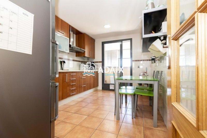 Foto c1d952a7-c170-4ace-ab07-e0494e24936e. Casa con riscaldamento parcheggio in nuevo Cáceres Cáceres