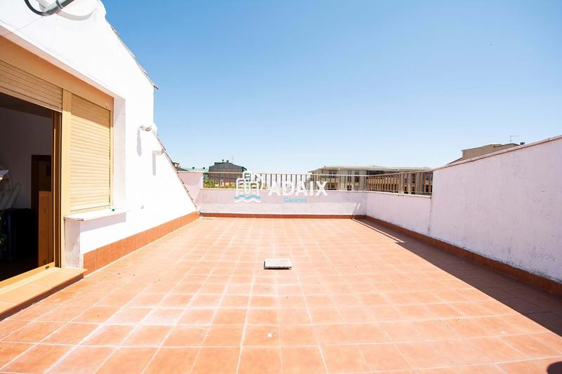 Foto 6a963326-ac20-485c-8255-d76c22dd2632. Casa a schiera con riscaldamento parcheggio in Casco Antiguo Cáceres