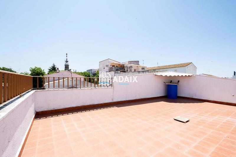 Foto 91d451ed-74c5-429a-97f3-8285cf83b90e. Casa a schiera con riscaldamento parcheggio in Casco Antiguo Cáceres