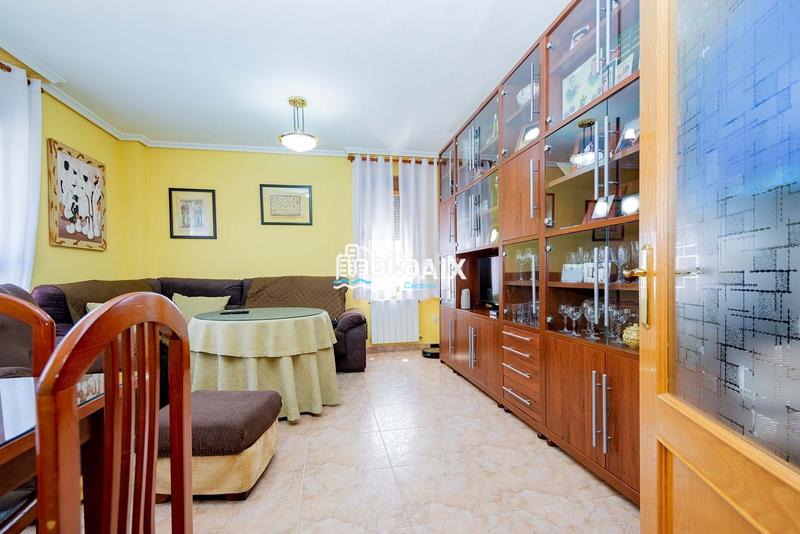 Foto dbf0dbf4-ac50-4292-85e8-e5ca4ee35eb8. Casa a schiera con riscaldamento parcheggio in Casco Antiguo Cáceres