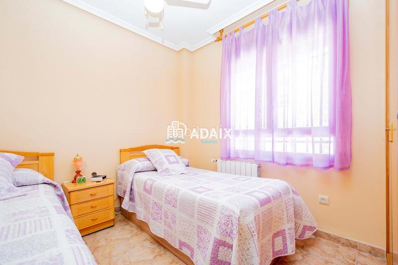 Foto df09e94d-b6b9-40c5-b635-e663d1bf8a91. Casa a schiera con riscaldamento parcheggio in Casco Antiguo Cáceres