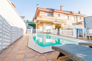 Chalet  C/ escorpio. Exclusividad y espacio chalet con piscina en la prestigiosa zona