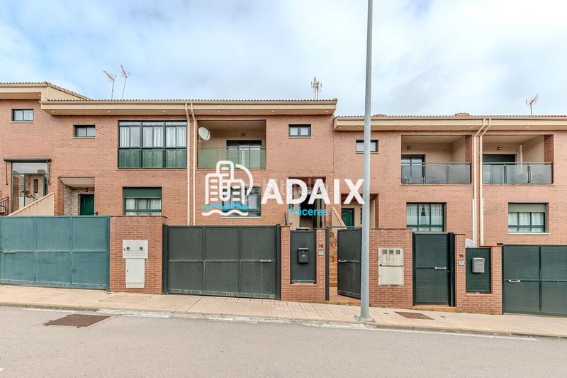 Foto c21c3cde-7e8d-4947-990b-4825c87b2595. Casa amb calefacció aparcament a Montesol - Mejostilla Cáceres