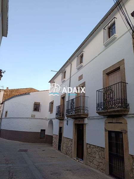 Foto 8b1dbb66-2aa2-4beb-a681-d9bbe23d978e. Casa adossada a Montánchez