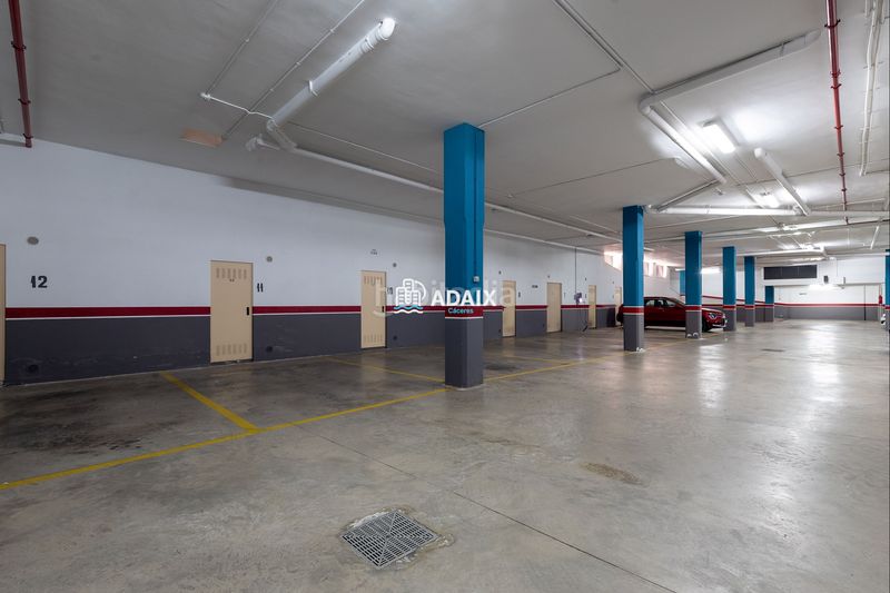 Foto 0637dd5b-26b4-4fc1-a605-5c4f5c8dd929. Pis amb calefacció aparcament piscina a Montesol - Mejostilla Cáceres