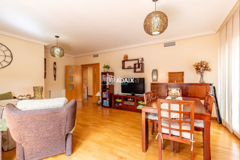 Foto dae83c4b-6e64-4eef-9bec-4d5f87b360b1. Pis amb calefacció aparcament piscina a Montesol - Mejostilla Cáceres