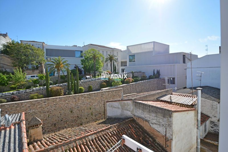 Foto 914a25b5-8a23-46f0-b90b-e62e9e1a10b5. Pis amb aparcament a Casco Antiguo Cáceres