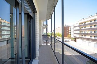 Miete Etagenwohnung  Calle de la trashumancia. Estrena piso en casa plata con calidades porcelanosa. 2 hab, 2 b