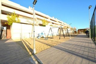 Lloguer Apartament  Cl coronel aureliano buendia  es: pl: pt:b  caceres (cáceres). Vivienda luminosa de 4 dormitorios con terraza y vistas a la mon