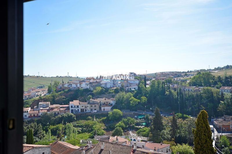 Foto ef6cefbd-9653-43df-8134-290faa91a9db. Casa adossada a Casco Antiguo Cáceres